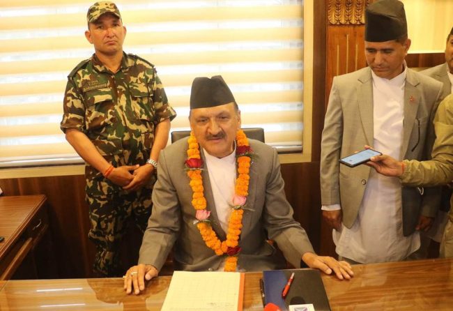 अर्थतन्त्रमा चाँडै सकारात्मक परिवेश सिर्जना हुन्छः अर्थमन्त्री महत