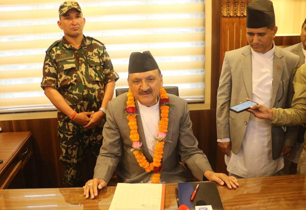 अर्थतन्त्रमा चाँडै सकारात्मक परिवेश सिर्जना हुन्छः अर्थमन्त्री महत