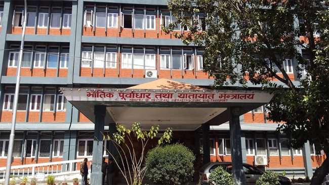 यसै महिनाभित्र इजाजतपत्र नवीकरण गर्न निर्माण व्यवसायीलाई आग्रह