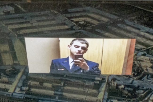 अमेरिकी गोप्य दस्तावेज चुहाएको आरोपमा एकजना पक्राउ