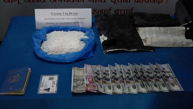 २ करोड ३३ लाख बराबरको कोकिनसहित दुई विदेशी नागरिक पक्राउ