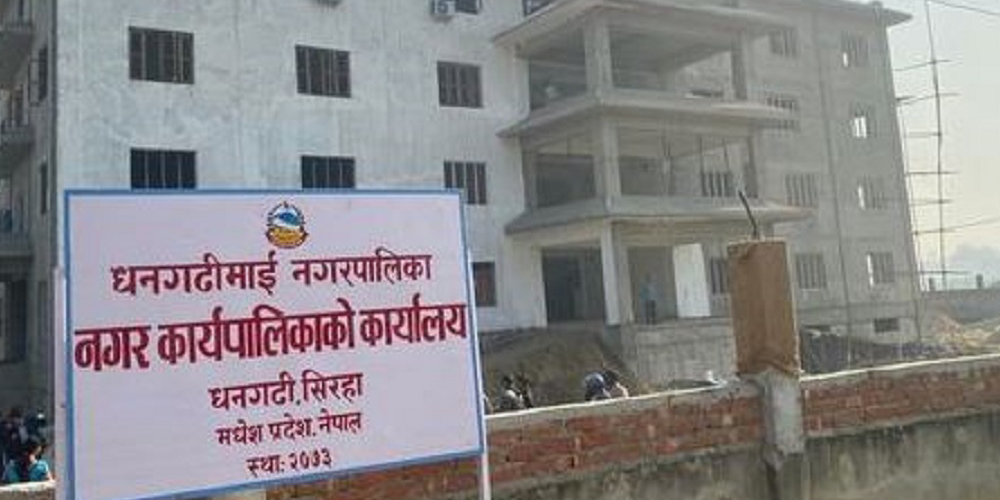 धनगढीमाईका प्रशासकीय अधिकृतमाथि हातपात