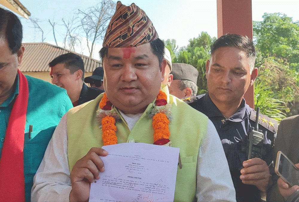 चितवन–२ मा जितनारायण श्रेष्ठले गरे उम्मेदवारी दर्ता