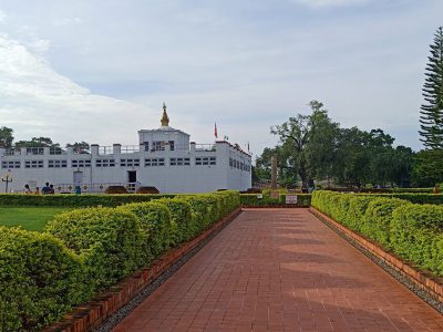थाइल्यान्डबाट आएका बौद्ध भिक्षुको टोली लुम्बिनीतर्फ