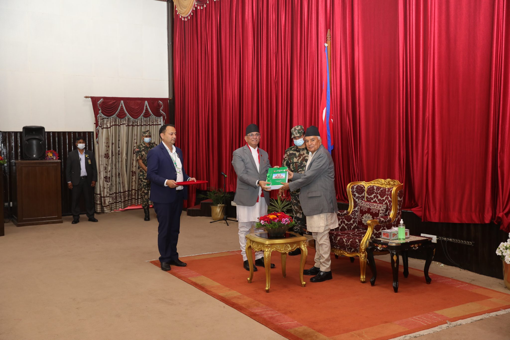 राष्ट्रपतिसमक्ष महालेखापरीक्षकको ६०औँ वार्षिक प्रतिवेदन पेश