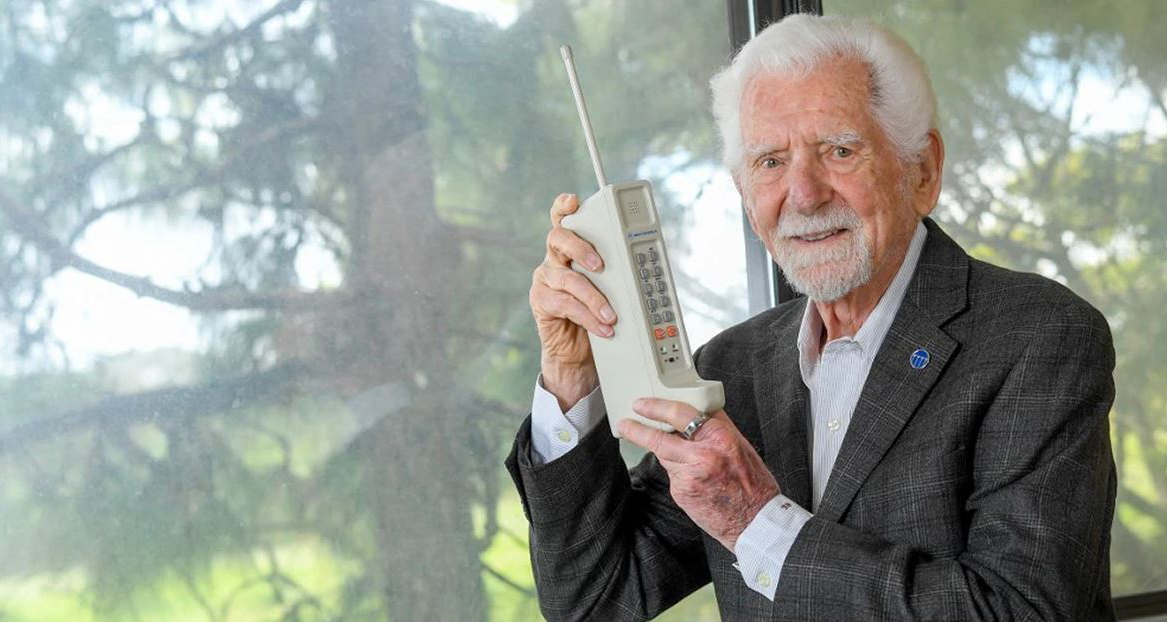 मोबाइलको जथाभावी प्रयोग देखेर यसका आविष्कारक चिन्तित, आफूले निकै कम चलाउँछन्