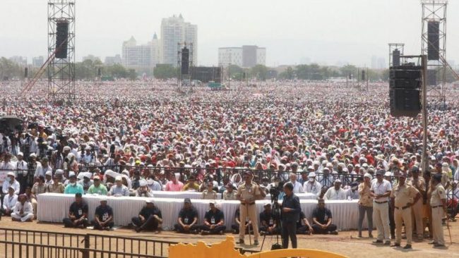 सम्मान कार्यक्रममा सहभागीहरूलाई चर्को घाममा राखिएपछि १२ जनाको गर्मीले मृत्यु