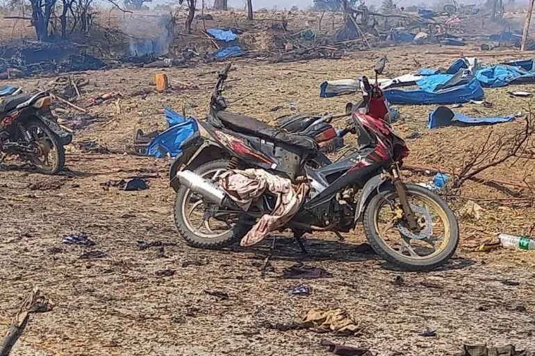 म्यान्मा सैनिक हवाई हमलाः एक सय तेत्तीस जना मारिए