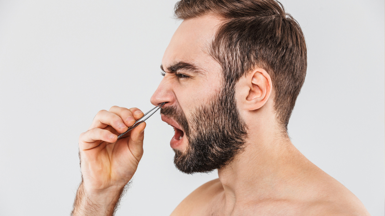 नाकको रौं निकाल्नु हुन्छ ? यस्ता छन् साइड इफेक्ट