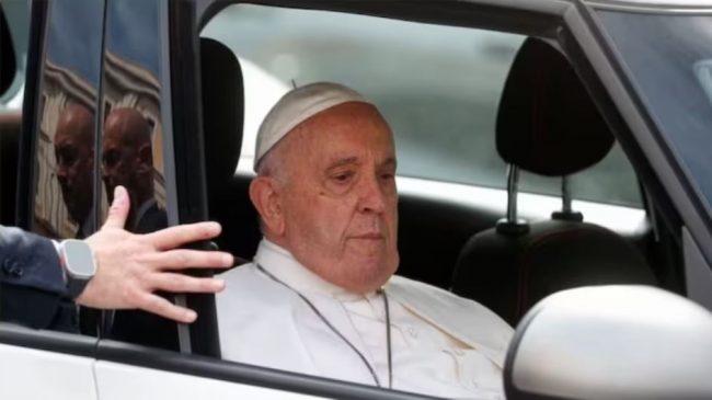 पोप फ्रान्सिस अस्पतालबाट डिस्चार्ज, भने– म अझै जीवित छु