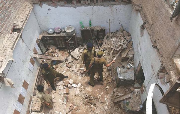 घरको छत खस्दा एकै परिवारका सात जनाको मृत्यु