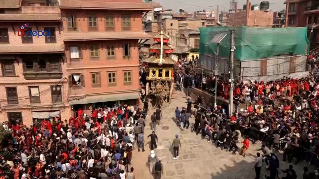 रथ तान्ने क्रममा ढुङ्गा हानाहान: २० बढि घाइते (भिडियो)