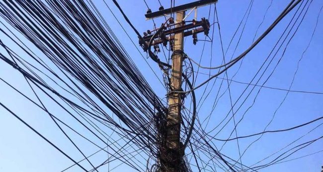 अव्यवस्थित तार हटाउन नगरपालिकाको निर्देशन