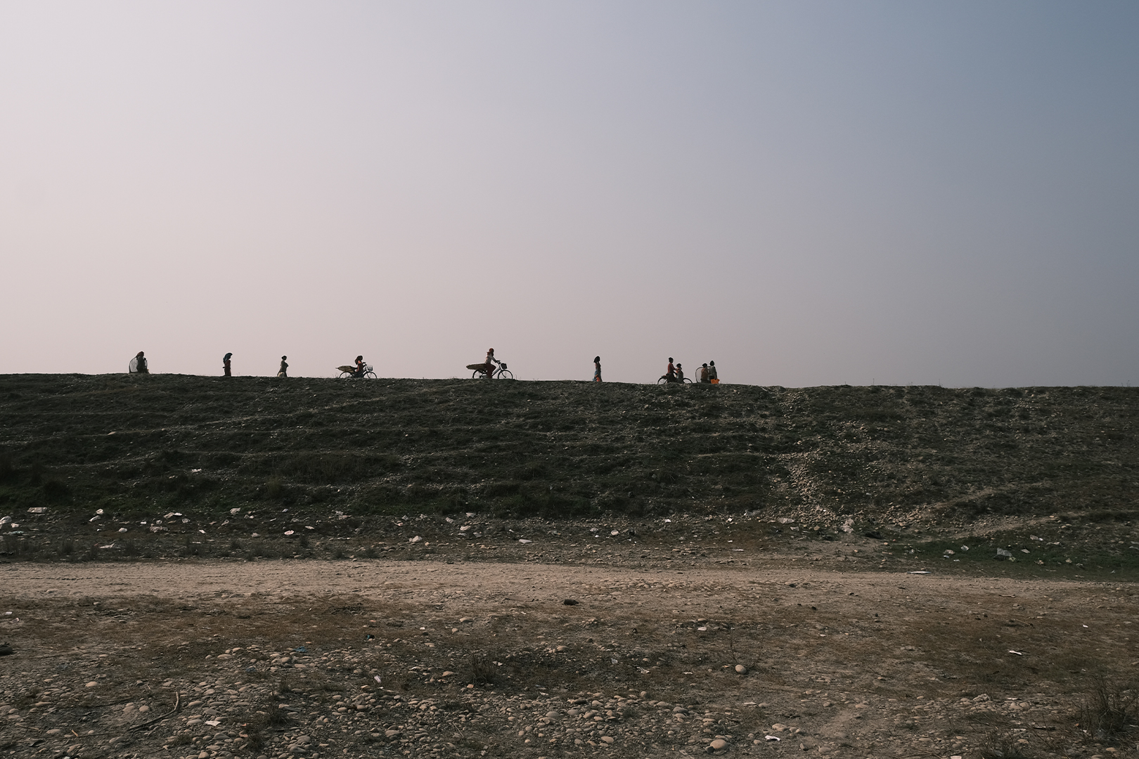 बर्दियाका थारु महिला : चर्को गर्मीमा छुट्टै तरिकाले दिन बिताउँछन्