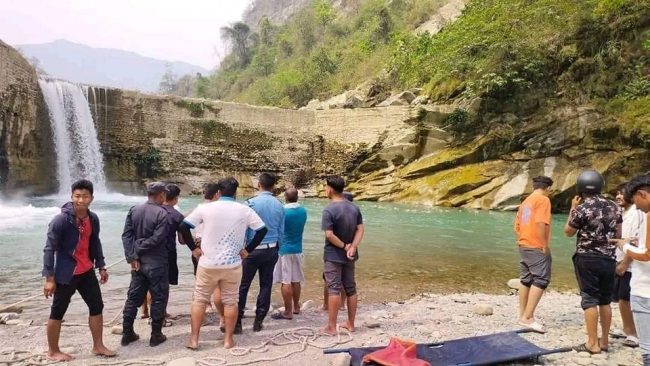 तिनाउ नदीमा डुबेका १७ वर्षीय किशोर मृत फेला