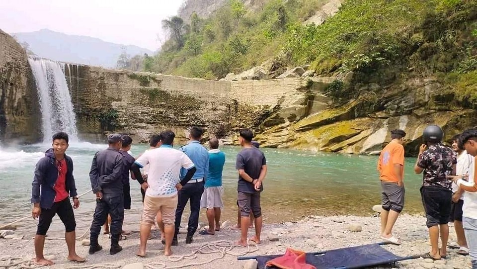 तिनाउ नदीमा डुबेका १७ वर्षीय किशोर मृत फेला
