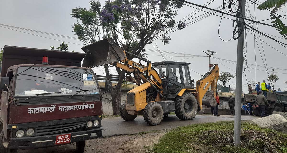 महानगरले हटायो सिहंदरबार अगाडिका अवैध संरचना