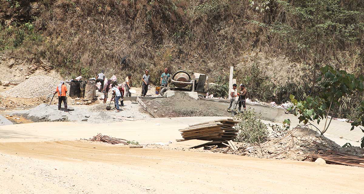 पाँच पटक म्याद थप्दा पनि भएन लोकमार्ग कालोपत्र