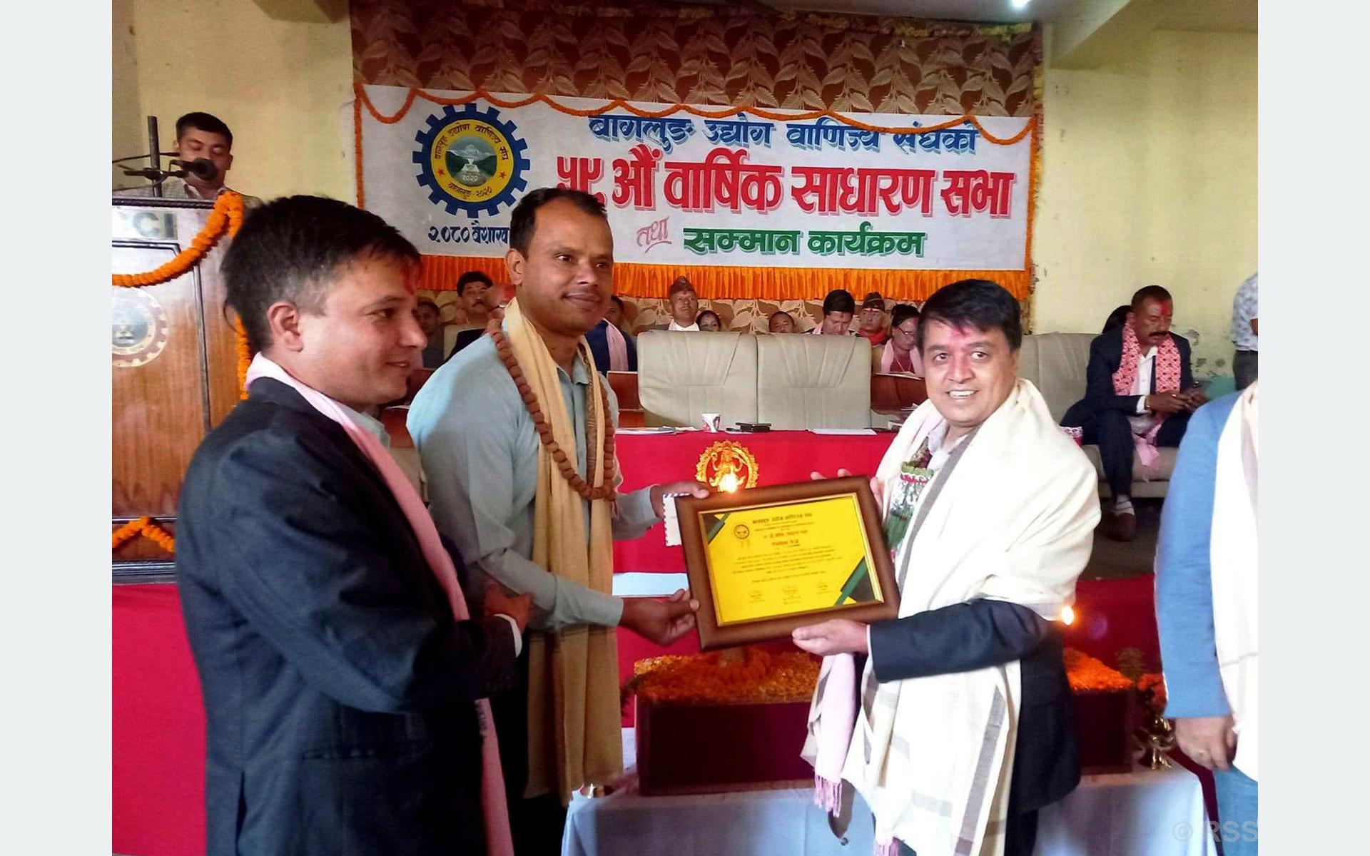 सङ्कटबीच पनि अर्थतन्त्रमा आशाको किरण देखिएको छ: चन्द्र ढकाल