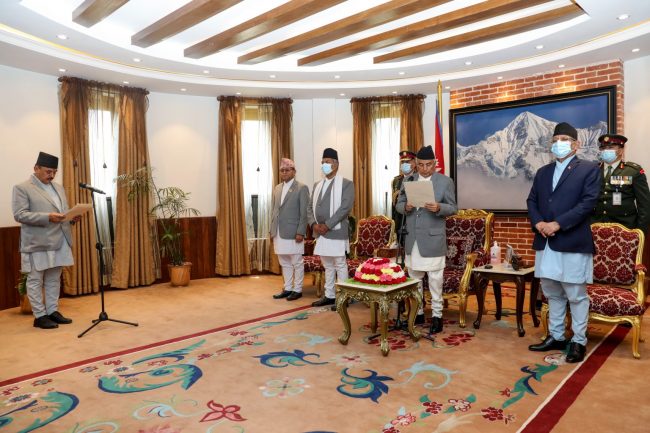 १० औँ पटक मन्त्रिपरिषद् विस्तार, नवनियुक्त मन्त्री आचार्यले लिए शपथ