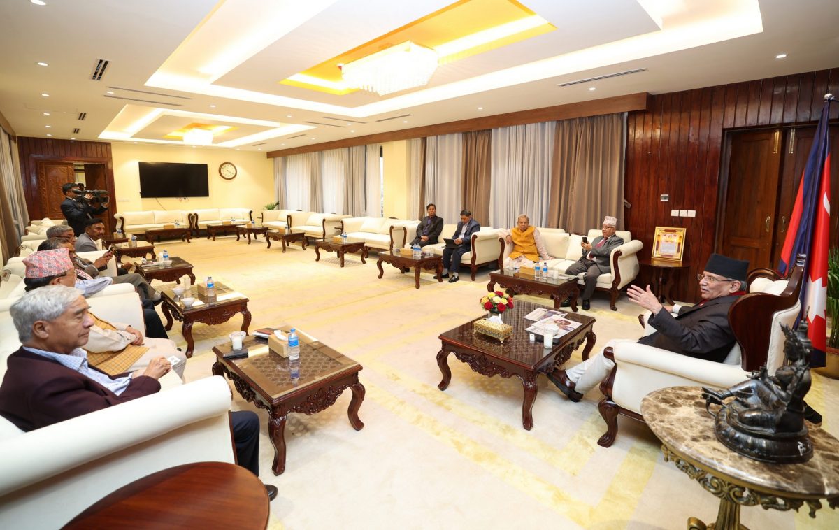 मन्त्रिपरिषद्लाई पूर्णता दिन सत्ता गठबन्धनको बैठक जारी