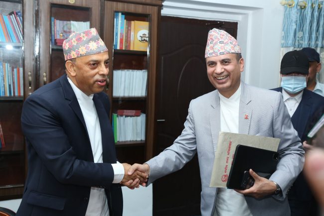 संसद्का नवनियुक्त सचिवद्वयद्वारा शपथ र पदभार ग्रहण