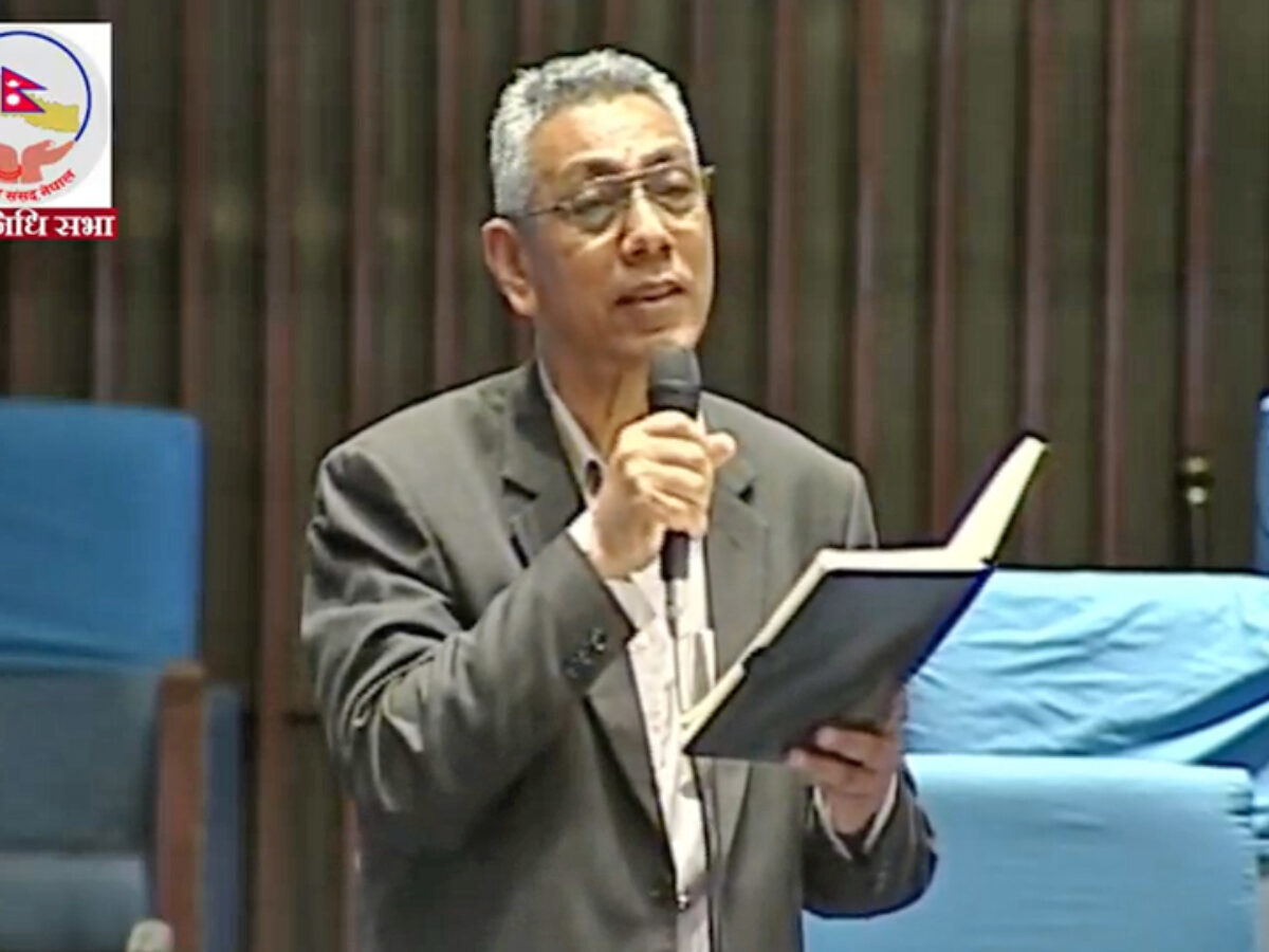 प्रचण्ड, देउवा र ओलीबीचको भेटवार्ताले सशंकित, प्रेम सुवालले सोधे-फिल्म देखाउन हो ?