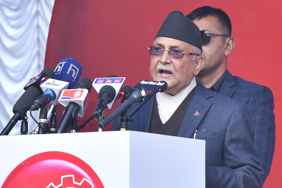 अहिले पनि ठूला उद्योग बन्द गराउन खोजिँदै छः केपी ओली