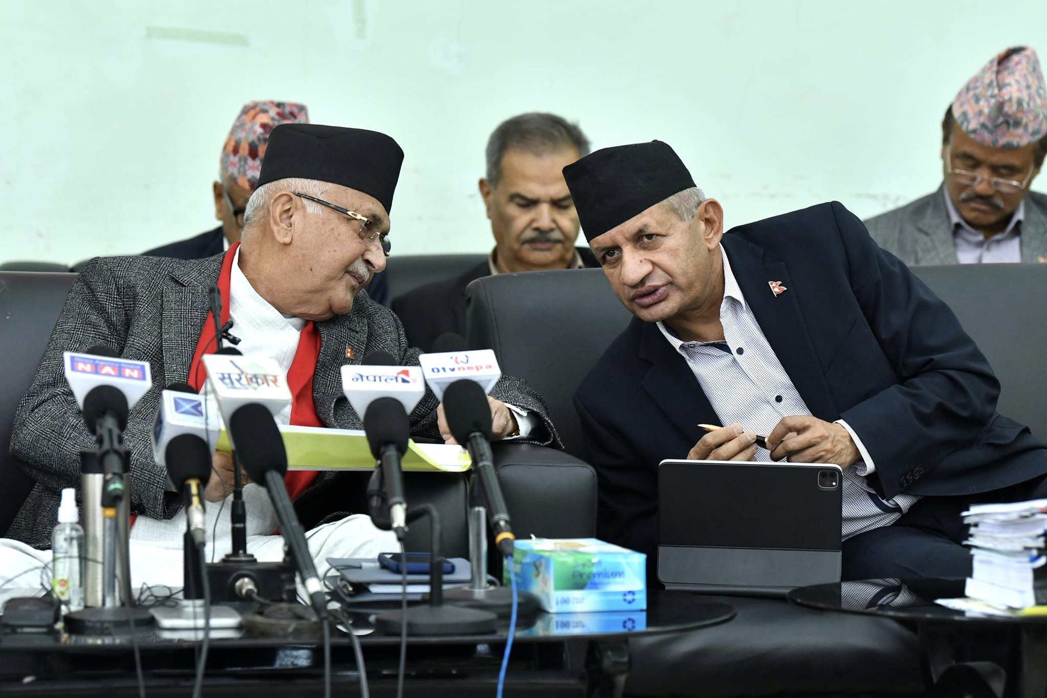 नेकपा एमालेको केन्द्रीय समिति बैठक सुरू (तस्वीरसहित)