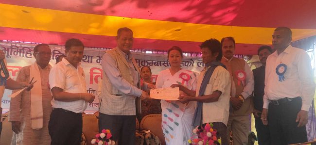 आफ्नै देशको नागरिकलाई विदेशी बनाउने देशद्रोही होः तेजुलाल चौधरी