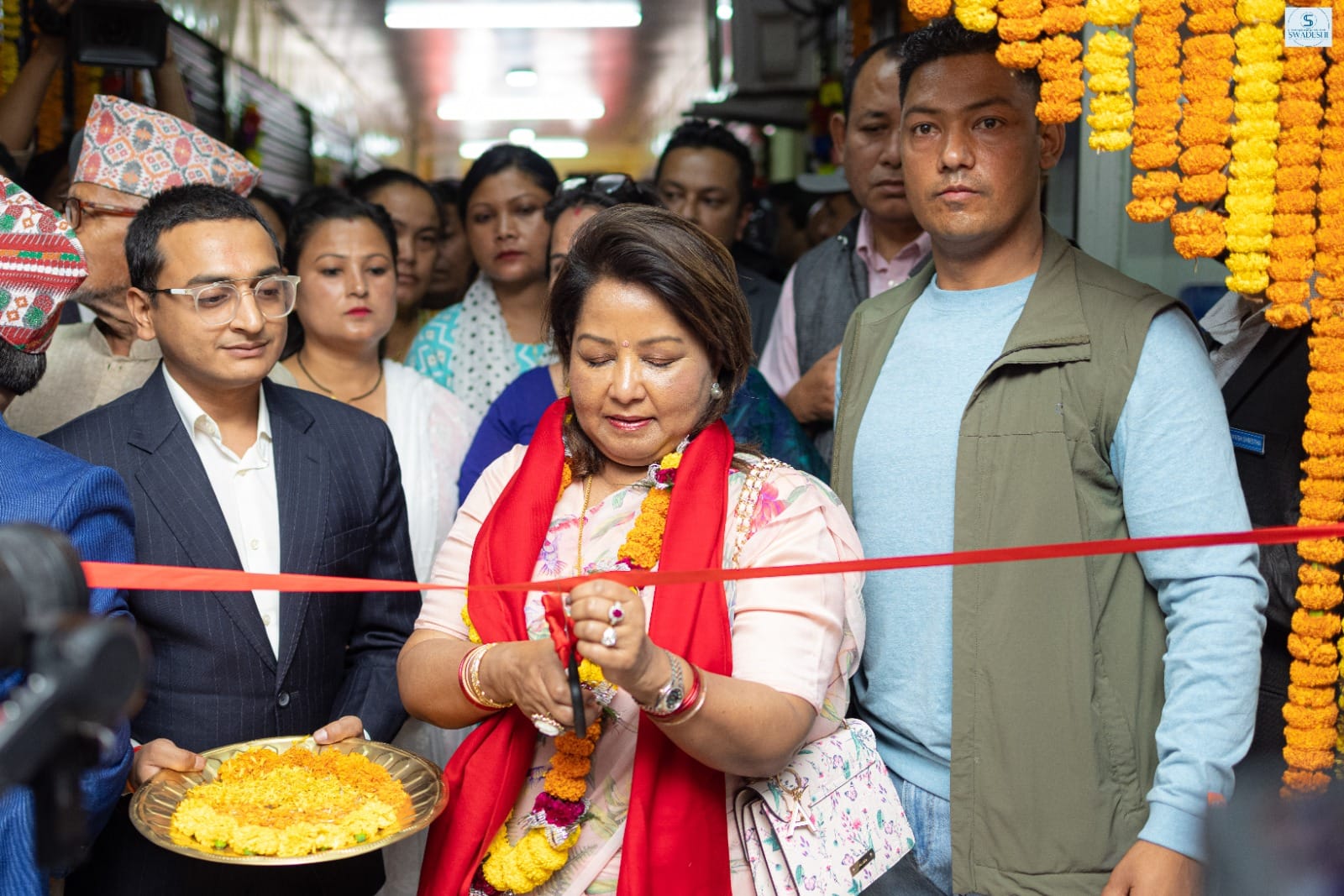 देश छोडेर भागेको हल्ला चलेपछि आरजूले पोस्ट गरिन् हेटौंडामा मार्ट उद्घाटन गरेको फोटो