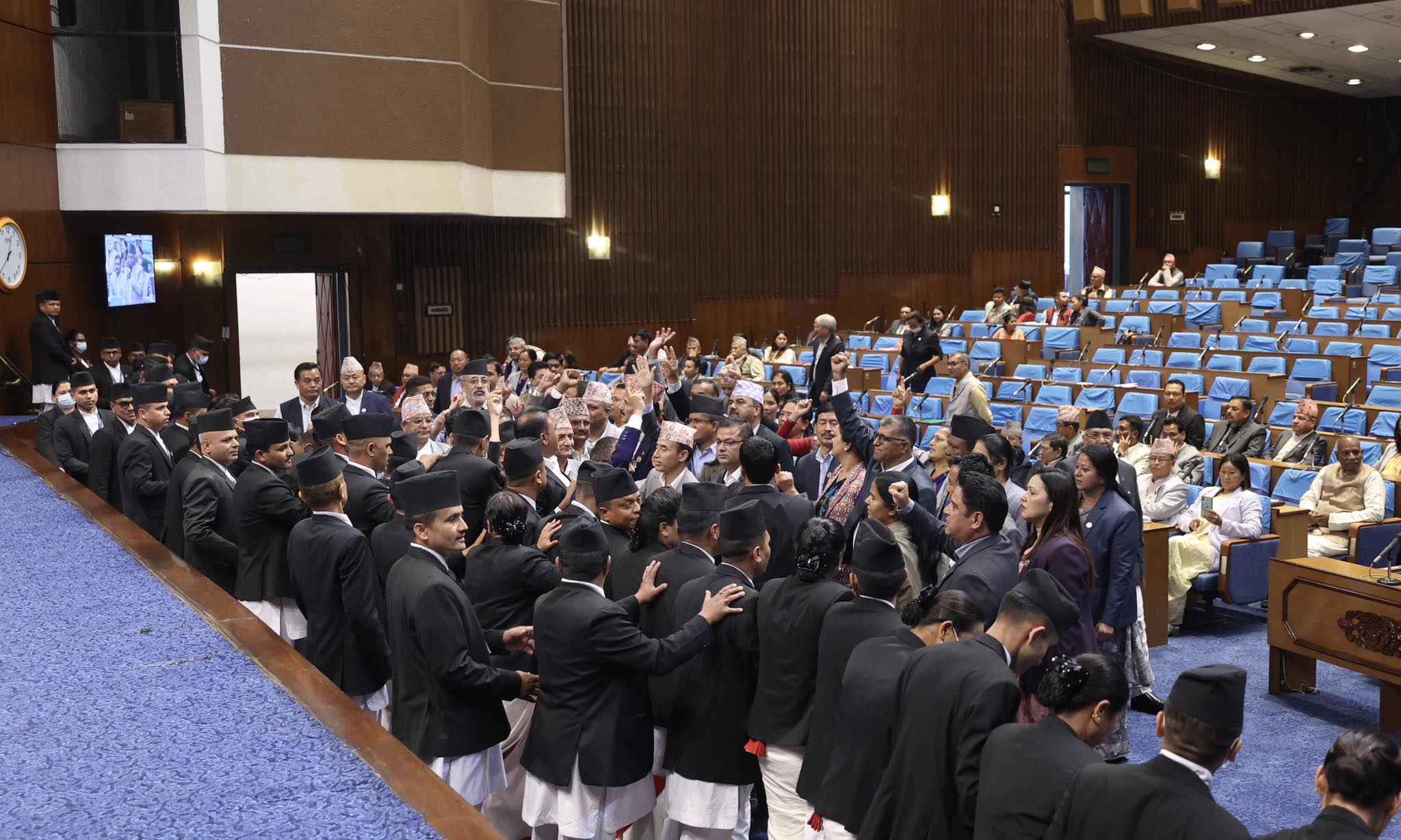 एमाले सांसदको नाराबाजीपछि संसद बैठक स्थगित