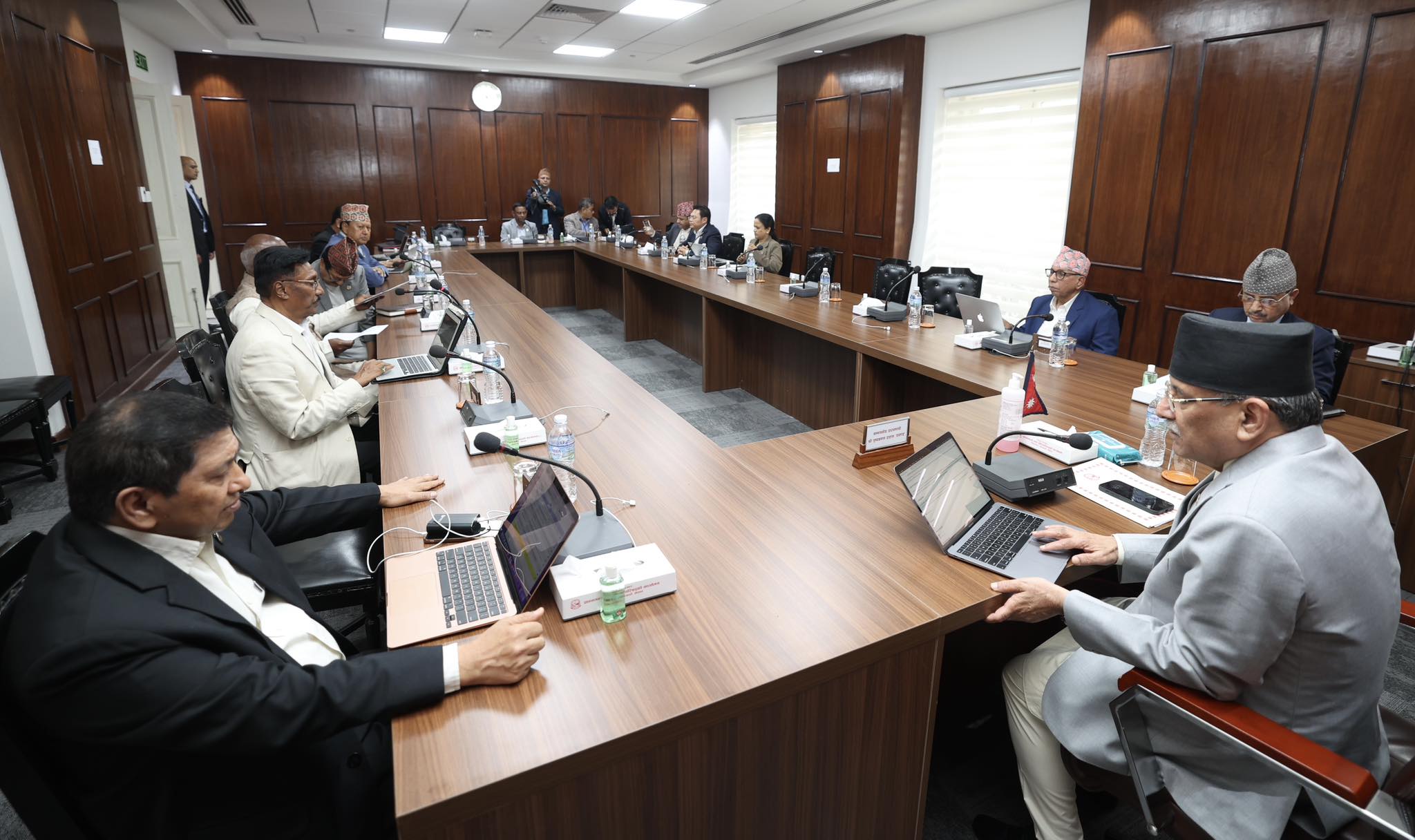 सिंहदरबारमा मन्त्रिपरिषद्को बैठक जारी