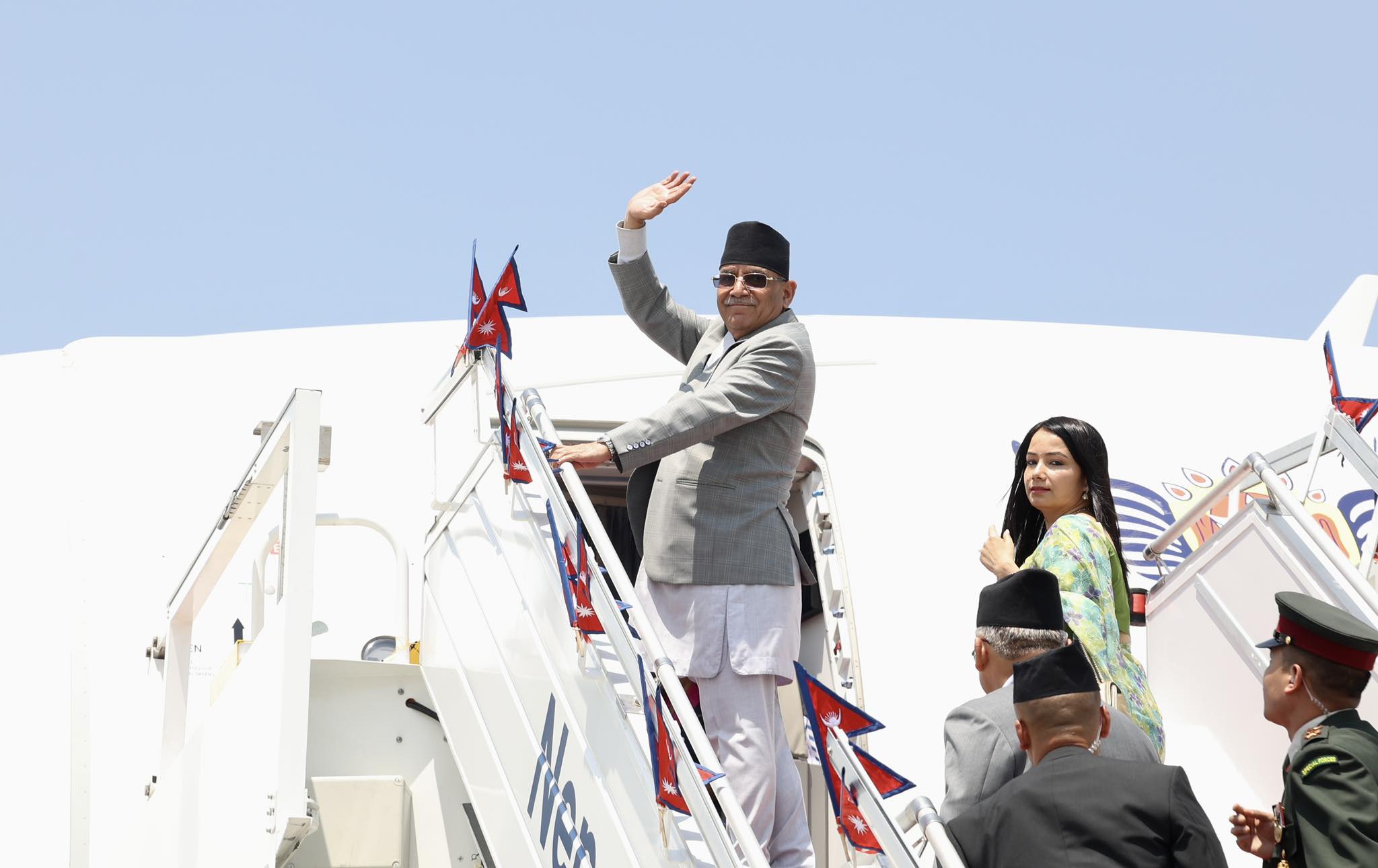 प्रधानमन्त्री दाहाल नयाँ दिल्ली प्रस्थान