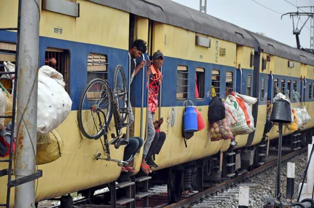 ३.६ करोड टिकटविहीन यात्रुहरूलाई कारवाही गरेर २,२०० करोड रुपैयाँ कमाइ