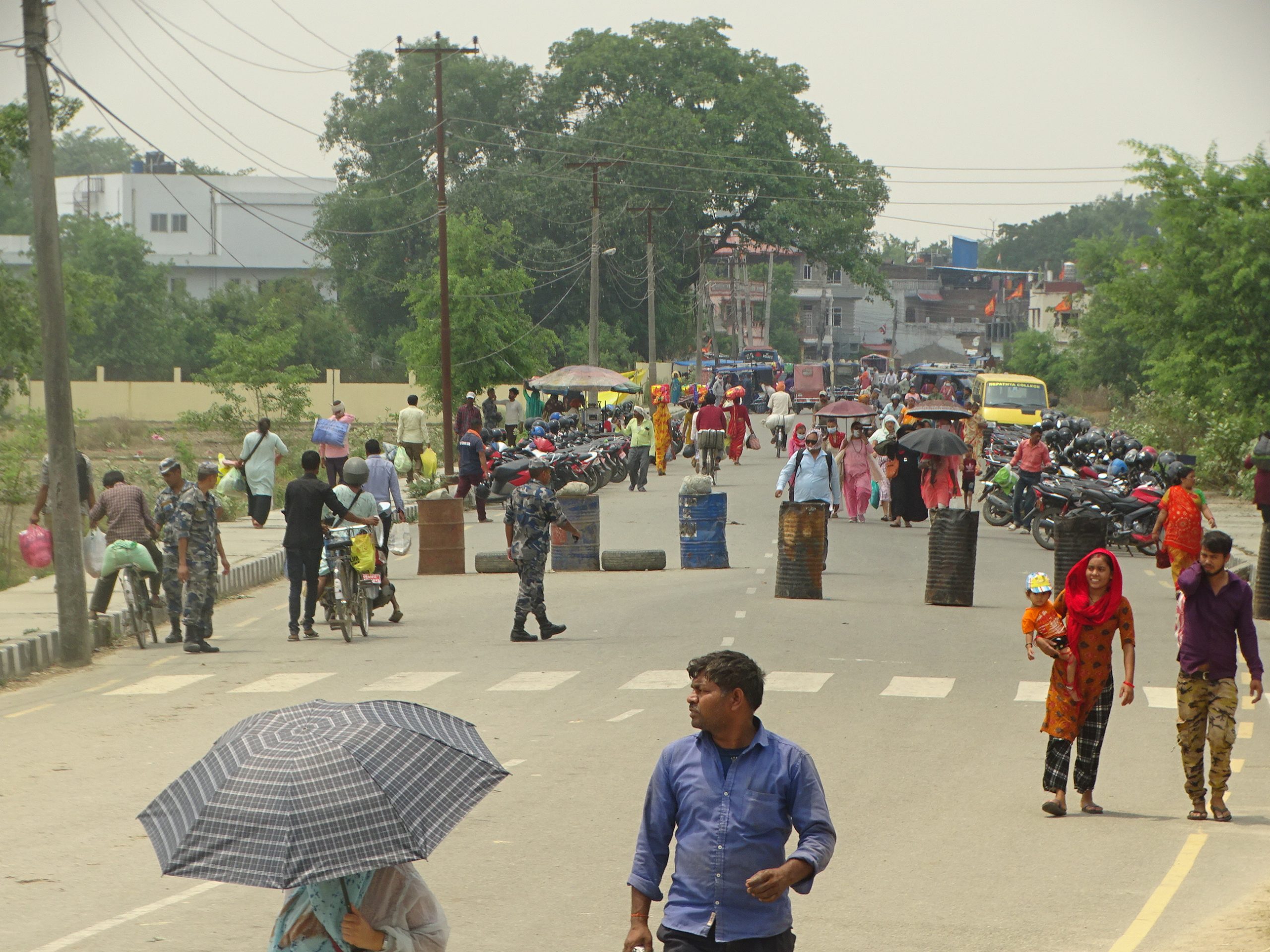 भारतीय भूमिमा फरेनिया बजार : ठगिएका नेपाली उपभाेक्ता, मारमा नेपाली व्यवसायी