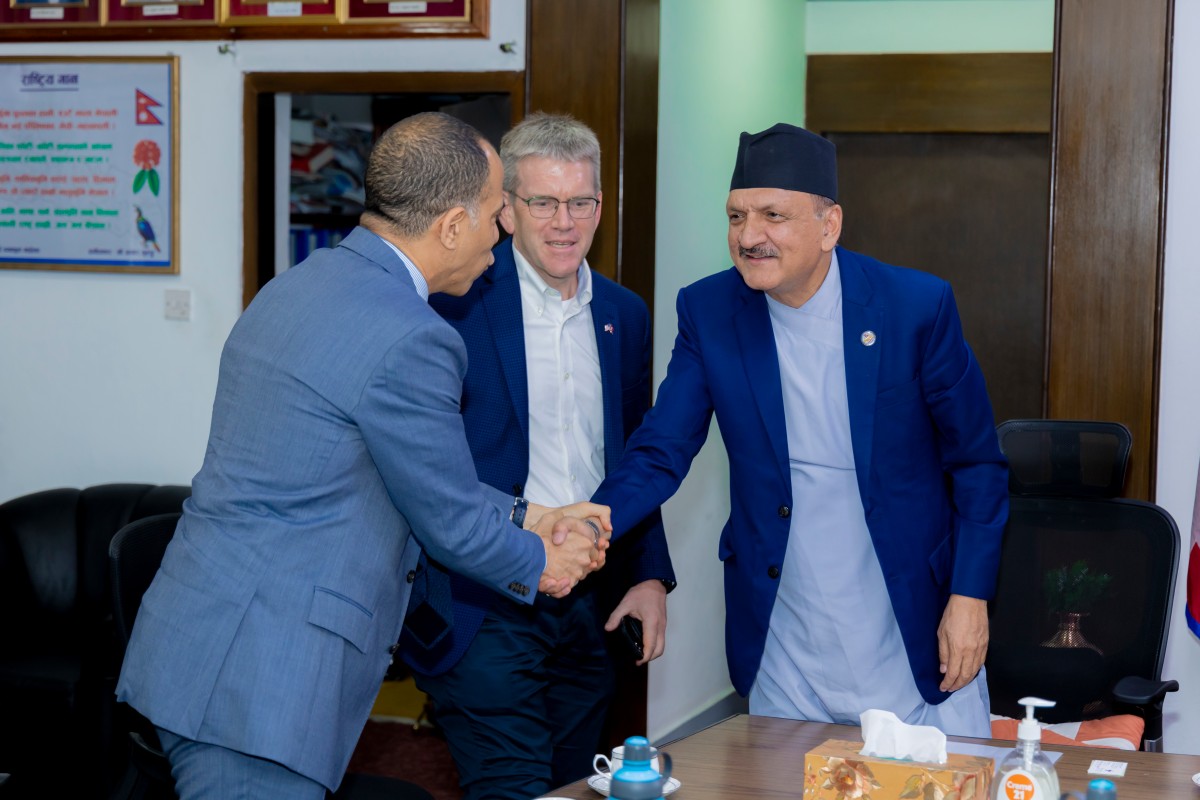 अर्थमन्त्री महत र एमसीसीका क्षेत्रीय उपाध्यक्ष जोनाथन ब्रुक्सबीच भेटवार्ता