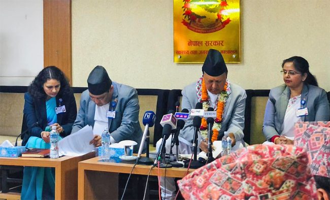 पदबहाली गर्दै स्वास्थ्यमन्त्री बस्नेतले गरे चार निर्णय