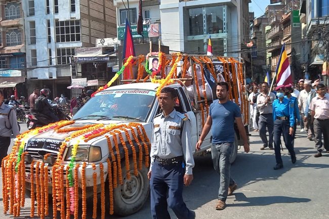 राष्ट्रिय सम्मानसहित मुकेशको अन्त्येष्टि