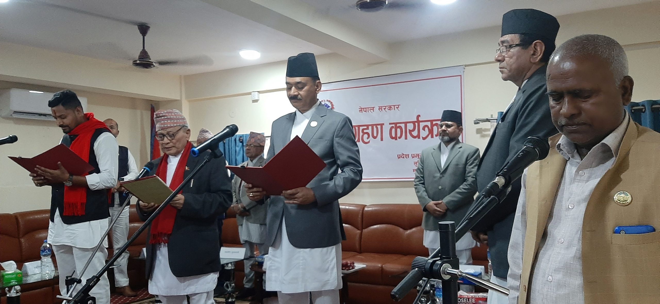 लुम्बिनी प्रदेश सरकारका नवनियुक्त मन्त्रीको शपथ