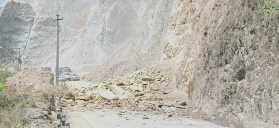 सुख्खा पहिरो पन्छाएपछि नारायणगढ–मुग्लिन सडक सञ्चालनमा