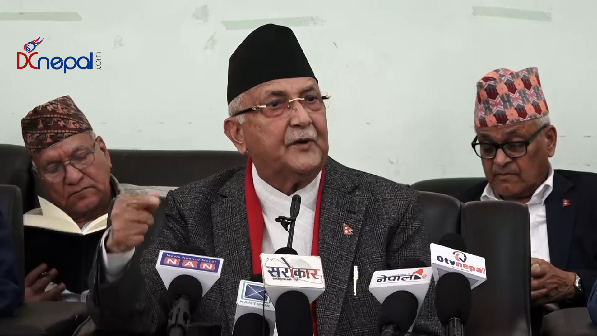 नक्कली शरणार्थी प्रकरणलाई राजनीतिको फण्डा नबनाउन ओलीको सुझाव (भिडियो)