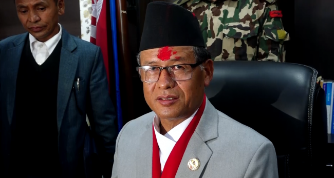 पदबहाली गर्दै नवनियुक्त कानुनमन्त्री गुरुङले भने– ढिलो न्याय पाउने प्रवृतिलाई अन्त्य गर्छु