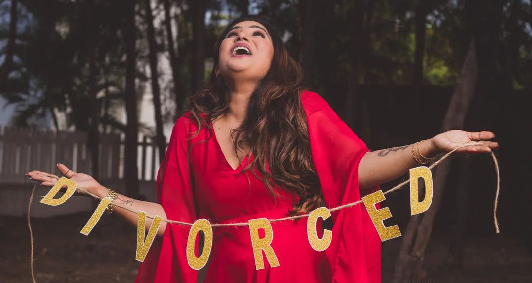 फोटोशूट गरेर डिभोर्सको खुसियाली मनाउने भाइरल महिला शालिनी को हुन् ?