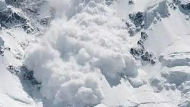 हिमपहिरोमा बेपत्ता भएकाको बिहानैदेखि खोजी सुरु