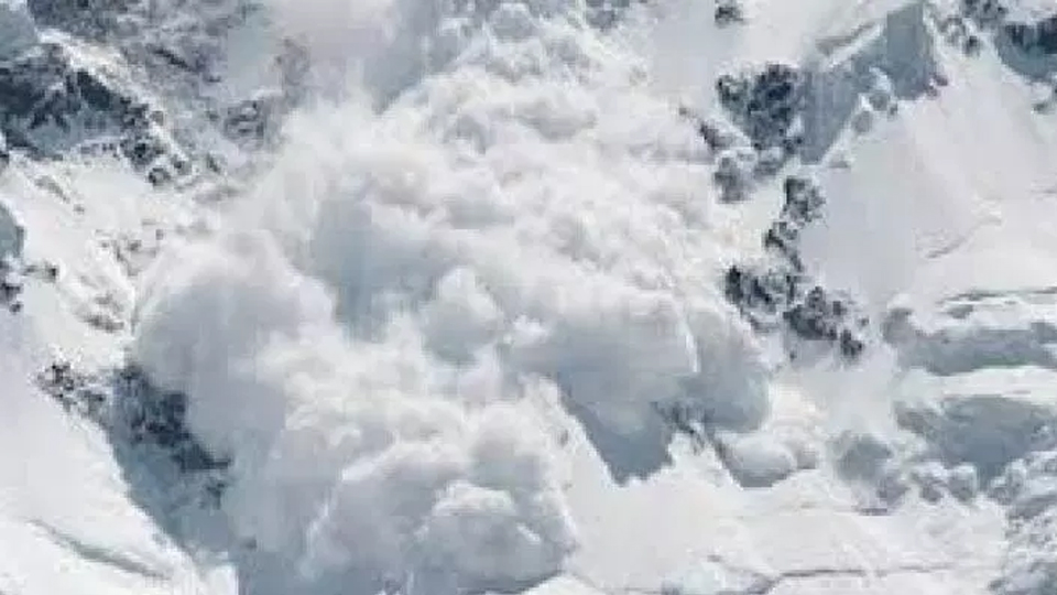 हिमपहिरोमा बेपत्ता भएकाको बिहानैदेखि खोजी सुरु