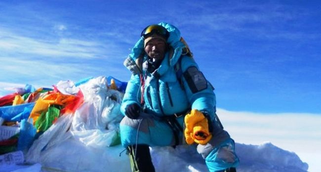 आफ्नै कीर्तिमानी तोड्ने तयारीमा कामिरिता, २९ औं पटक सगरमाथा आरोहण गर्दै