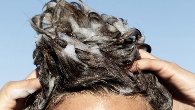 कपालमा स्याम्पु लगाउँदा यस्तो गल्ती नगर्नुहोस्