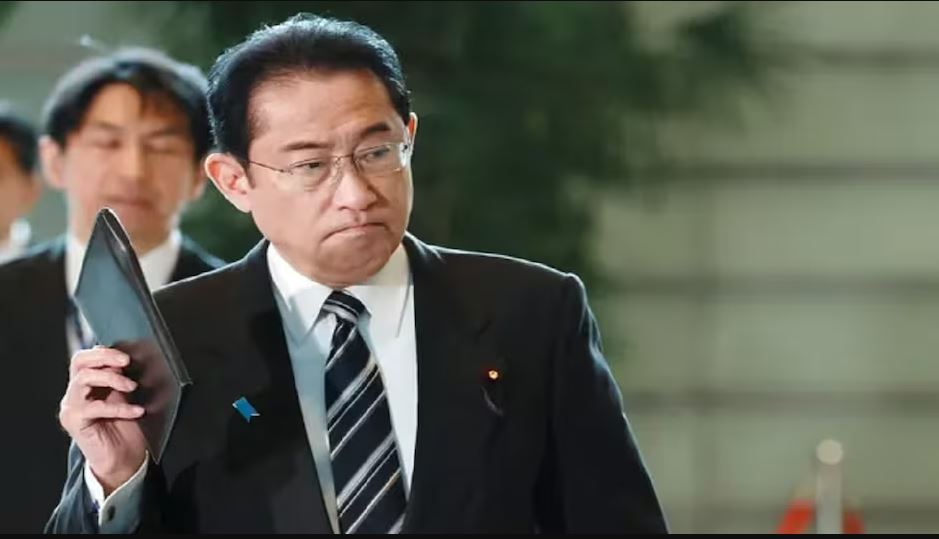 प्रधानमन्त्रीको सरकारी निवासमा आफ्ना छोराले पार्टी गरेपछि प्रधानमन्त्रीले दिए सजाय