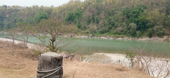 ‘लिफ्टिङ’ गरेर रामपुरतर्फ पानी ल्याइँदै